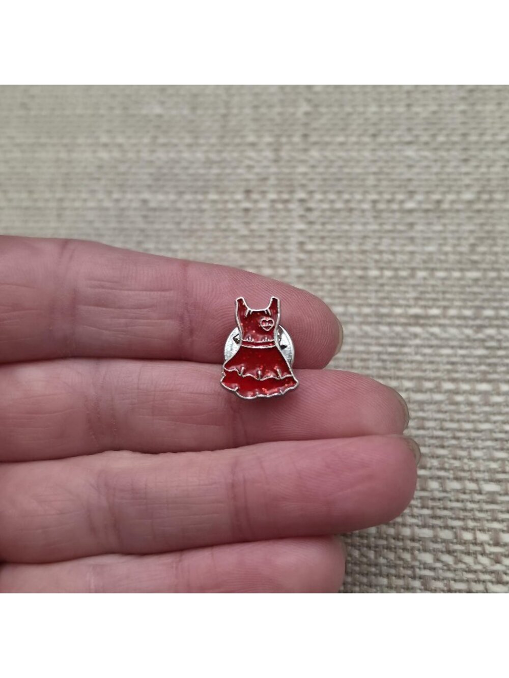 Red Enamel Dress Lapel Pin Vintage Silver Tone Fashion Novelty Brooch A9179